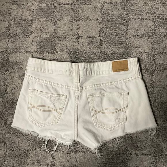 Abercrombie & Fitch white button fly jean shorts low rise distressed 0/25 - Picture 3 of 3